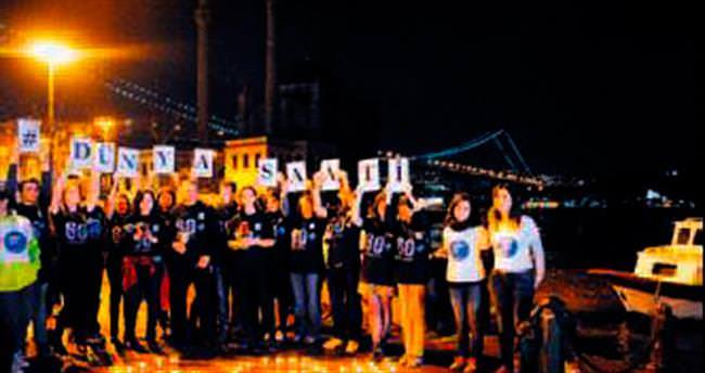 Dünya 1 saatliğine karardı