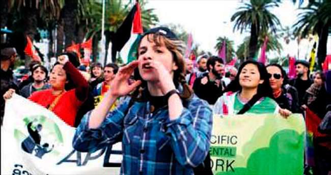 Liderler teröre karşı Tunus’ta yürüdü