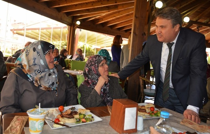 Yunusemre Belediyesi, ‘Yaşlılar Köyü’ Oluşturuyor