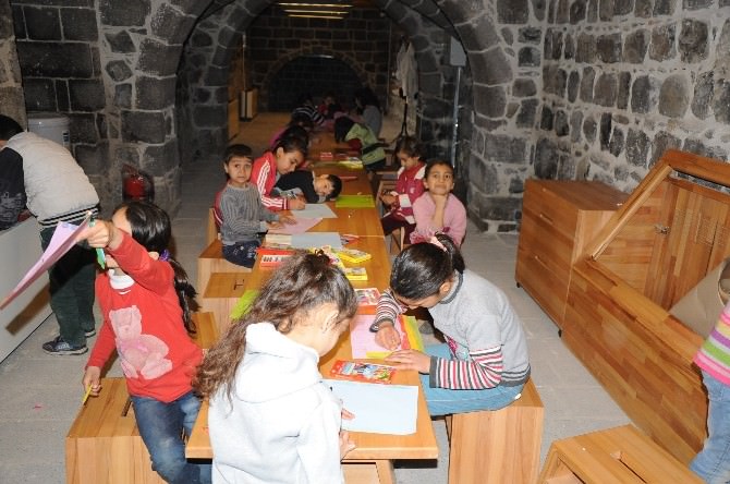 Diyarbakır’da Çocuklar Çizgi Ve Renkleriyle Mahalleleri Değiştirecek