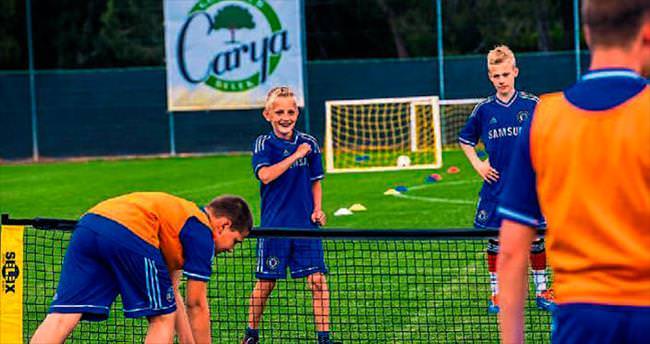 Chelsea, Antalya’da futbol okulu açtı