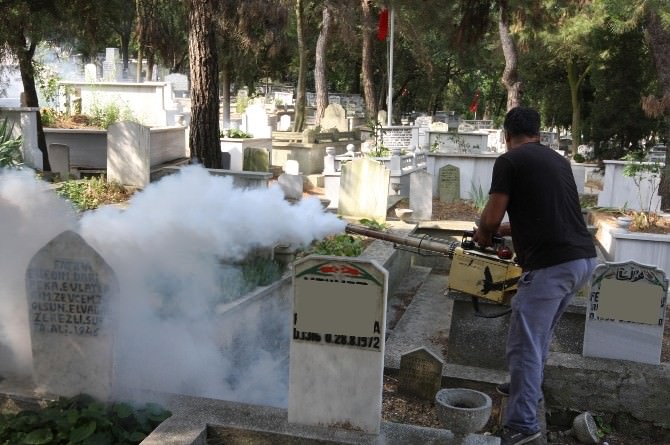 Edirne’de Mezarlıklar İlaçlanıyor