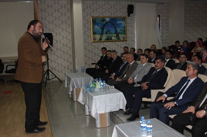 İlahiyatçı Yazar Ahmet Bulut Karakoçan’da Konferans Verdi