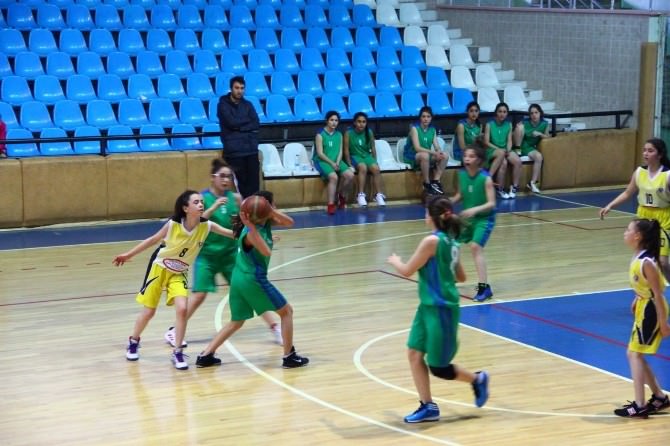 Küçük Kızlar Bölgesel Basketbol Şampiyonası Başladı