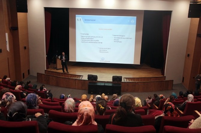 Marmara Üniversitesi Öğretim Üyesi Bilal Eren: Sosyal Medyayı Seven Bir Toplumuz