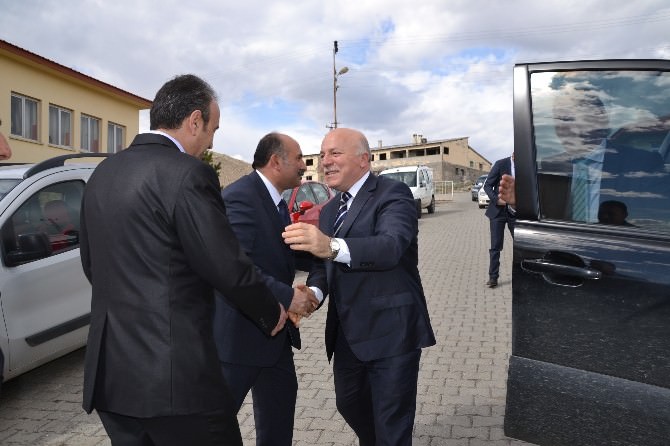 Erzurum Büyükşehir Belediye Başkanı Mehmet Sekmen, Şenkaya’da Muhtarlarla Buluştu