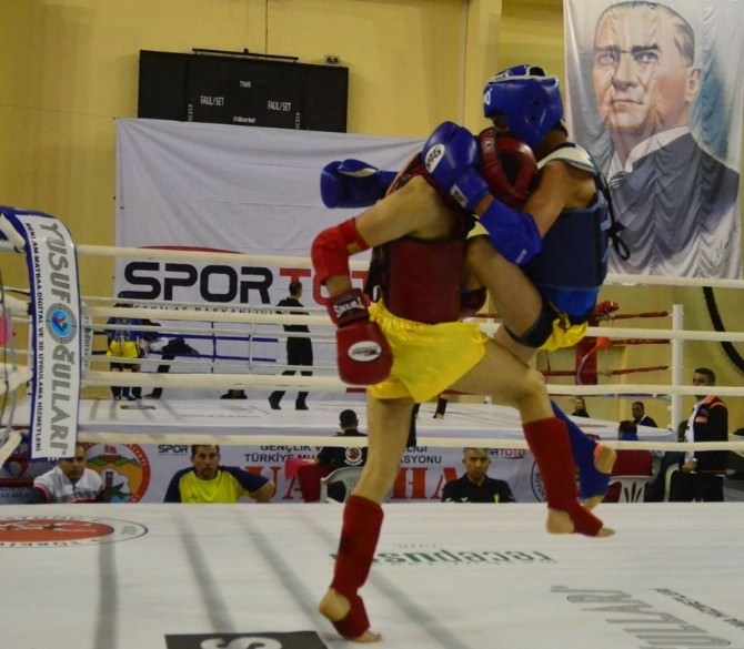 Muay Thai Türkiye Şampiyonası Adana’da Sürüyor