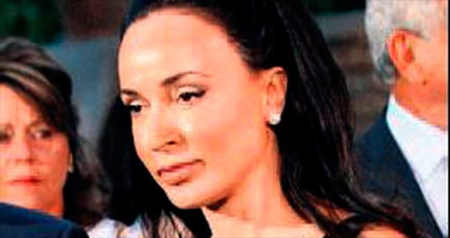 Eski bakanın eşi hastaneden kaçtı