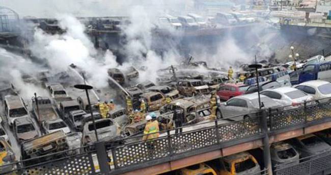 Araba parkındaki 570 araç küle döndü