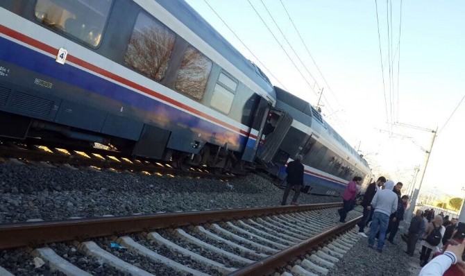 İzmir’de Tren Kazası