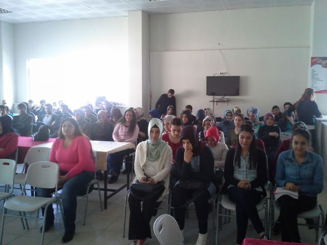 Erzincan Üniversitesi Öğrencilerine Sigaranın Zararları Anlatıldı