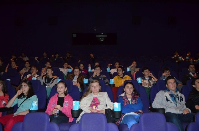 Forum Trabzon Hiç Sinemaya Gitmemiş Öğrencileri Sinema İle Buluşturdu