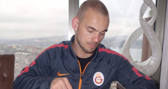 Sneijder o tweet için özür diledi