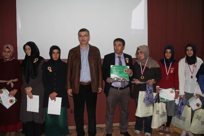 Güvenç, 6. Uluslararası Arapça Yarışmasında Dereceye Girenlere Ödül Verdi