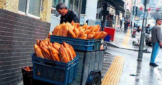 İzmir’de ekmekte hijyene aldıran yok
