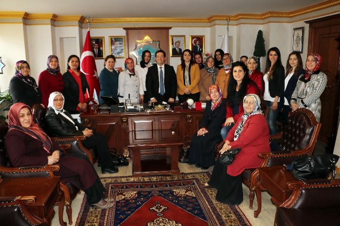 AK Partili Kadınlar Başkan Yazgı’yı Ziyaret Etti