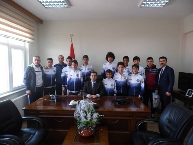 Futsal Takımından Kaymakam Kakillioğlu’na Ziyaret
