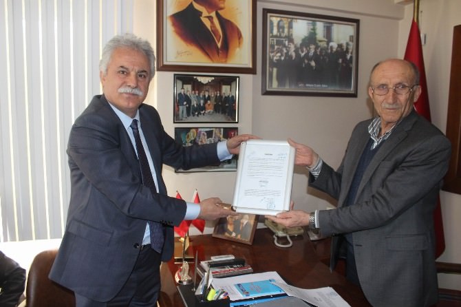 CHP Genel Başkanı Kılıçdaroğlu’nun ’Taahhhütname’si Emekli Derneklerine Teslim Edildi