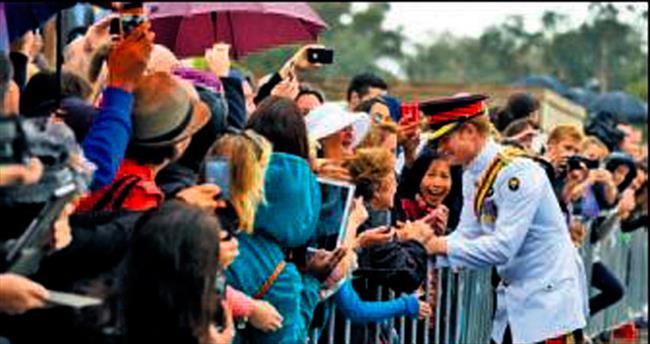 Prens’i popstar gibi karşıladılar