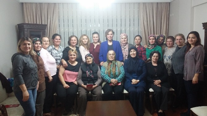 AK Partili Kadınlar Ev Ziyaretlerinde