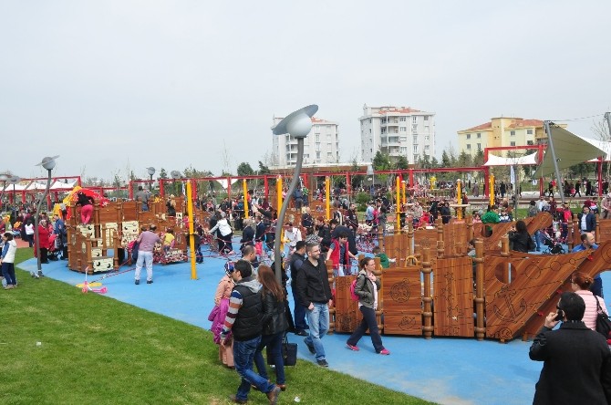 Büyükşehir 16 Bin Kişiyi Atatürk Kent Parkı’na Taşıdı