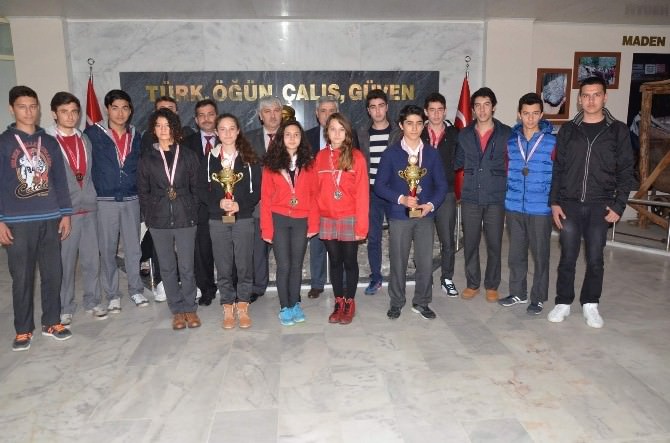 Dalaman Anadolu Lisesi Şampiyonlarından Başkan Şaşmaz’a Ziyaret