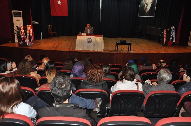 Gazeteci Sinan Akyüz, Savaşta Kadın Olmayı Anlattı