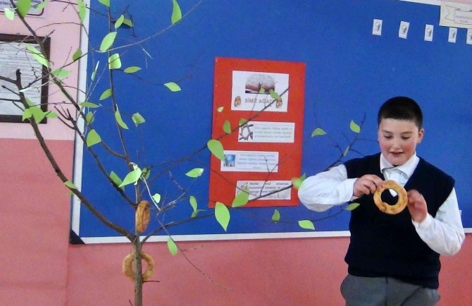Köy Okulunda ’Ağaçta Simit’ Uygulaması