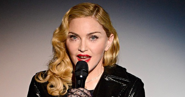 “1990’dan sonra 2015’te Madonna Cosmo’da yeniden kapak!