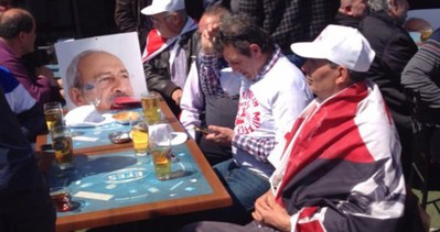 CHP mitingini alkol masasında beklediler