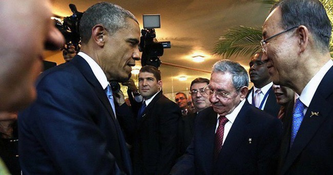 Obama ve Castro ilk kez bir araya geldi