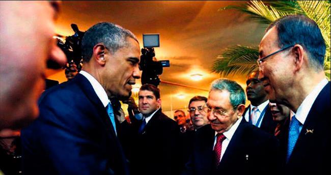 Obama ve Castro el sıkıştı