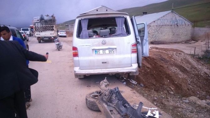 Yüksekova’da Trafik Kazası: 15 Yaralı
