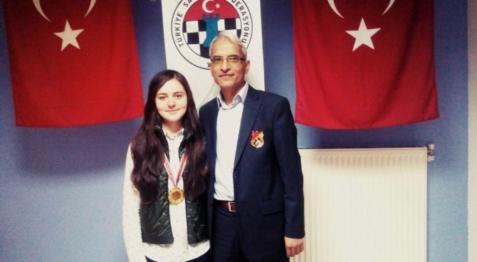 Gediz Anadolu İmam Hatip Lisesi Satranç Turnuvasında İl İkincisi Oldu