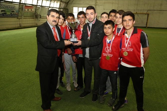 Çocuk Meclisi Şubeler Arası Futbol Turnuvası’nda Şampiyon Melikgazi Şubesi