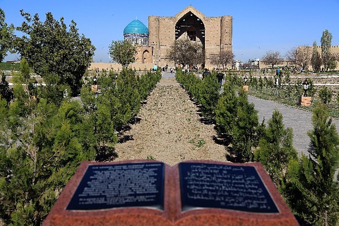 Türkistan’ın Manevi Kalbi Yeniden Diriliyor