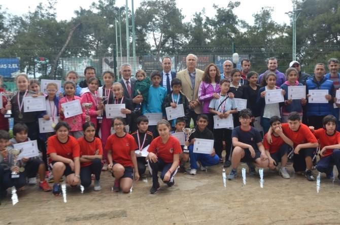 Adana’da Okullarası Küçükler Tenis Grup Müsabakaları