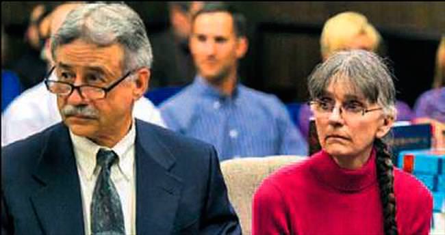 İki kocasını da aynı evde öldürdü