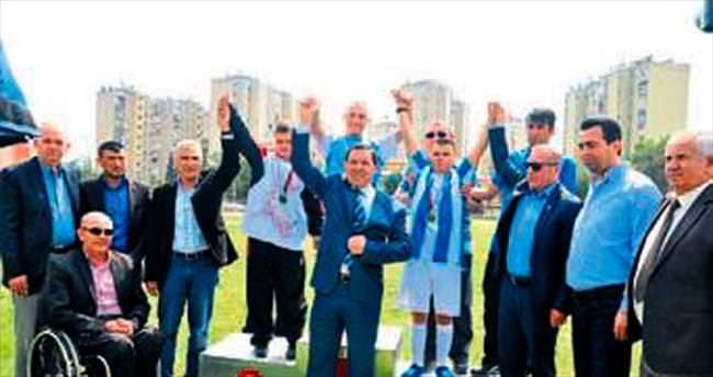 Özel sporcular Adana’da piste çıktı