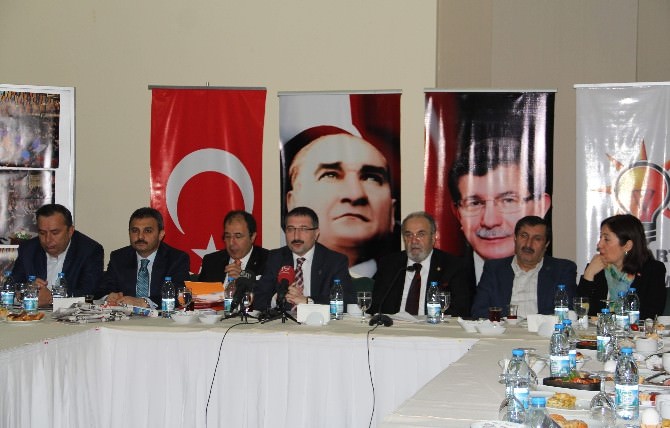AK Partili Adaylar Gazetecilerle Bir Araya Geldi