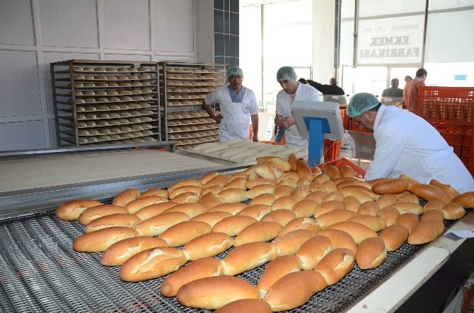 El Değmeden Ekmek Üretimi Yapılıyor