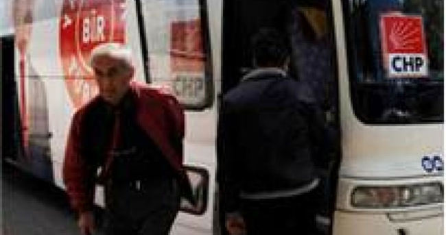 CHP seçim otobüsüne taşlı saldırı