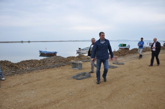 Ayvalık Belediyesi Altınova Sahiline Yürüyüş Yolu Yapıyor
