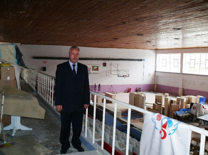 Atatürk Kapalı Spor Salonu Tadilata Girdi