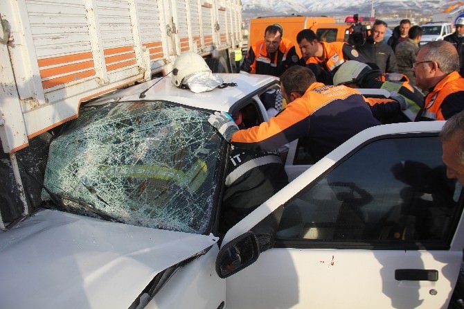 Erzurum’da Trafik Kazası: 5 Askeri Personel Yaralı