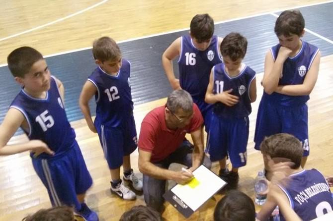 Foça’nın Minik Basketbolcuları İlk Maçını Galibiyetle Süsledi