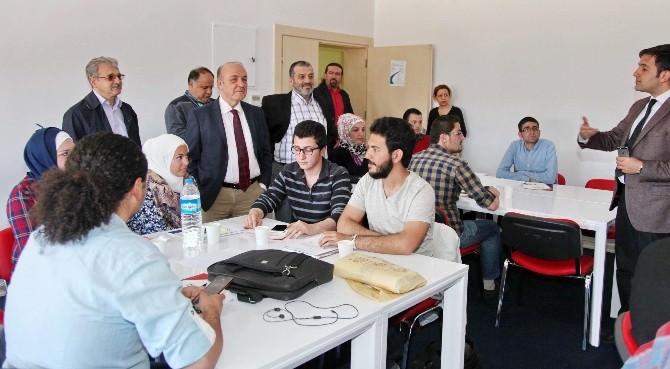 Türk Ve Suriyeli Gençlere Girişimcilik Eğitimi