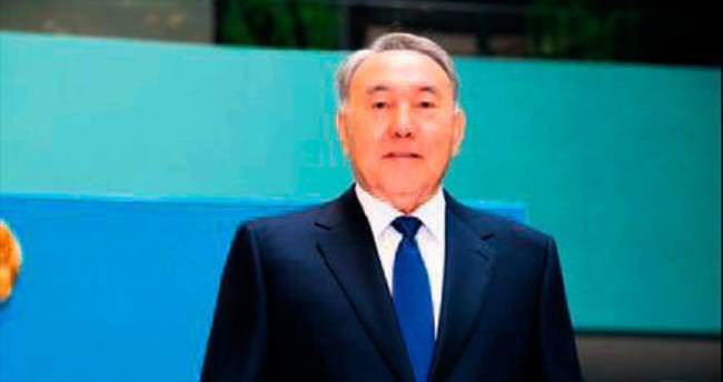 Kazak lider Nazarbayev iktidarını sürdürüyor