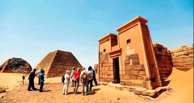 Sudan piramitleri ziyaretçi bekliyor