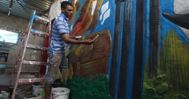 Engelli Filistinli duvarları resmediyor